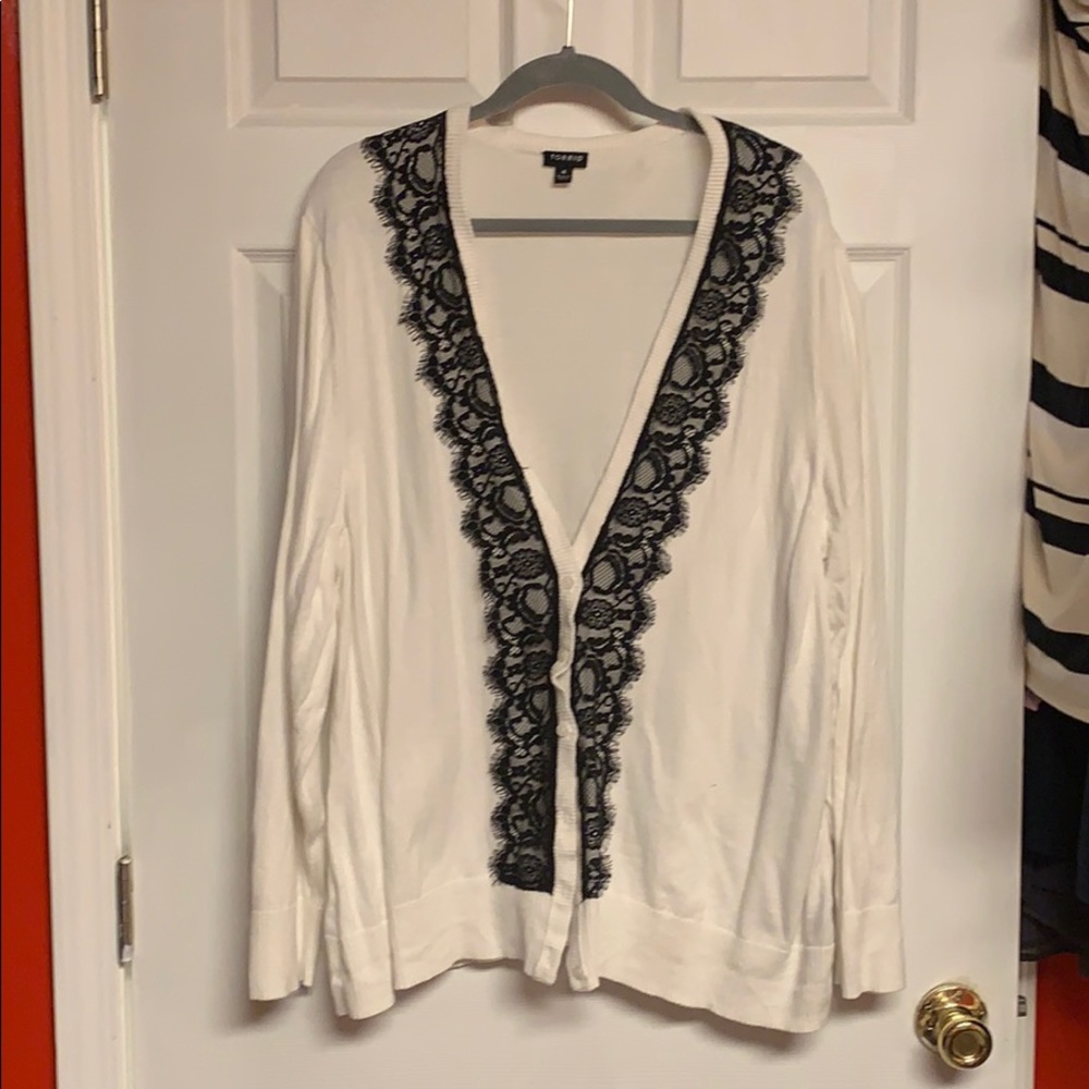 Torrid Cardigan size 4. Cream with black lace